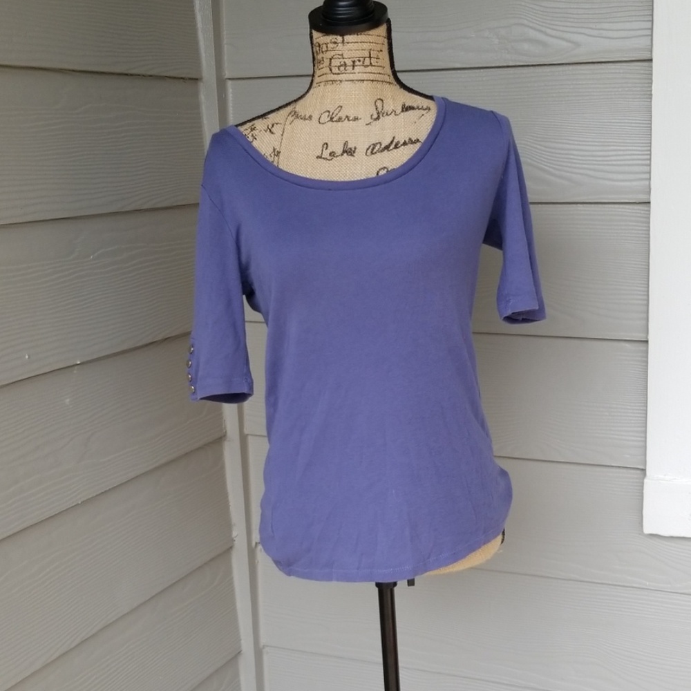 Blue scoop neck bottom tee